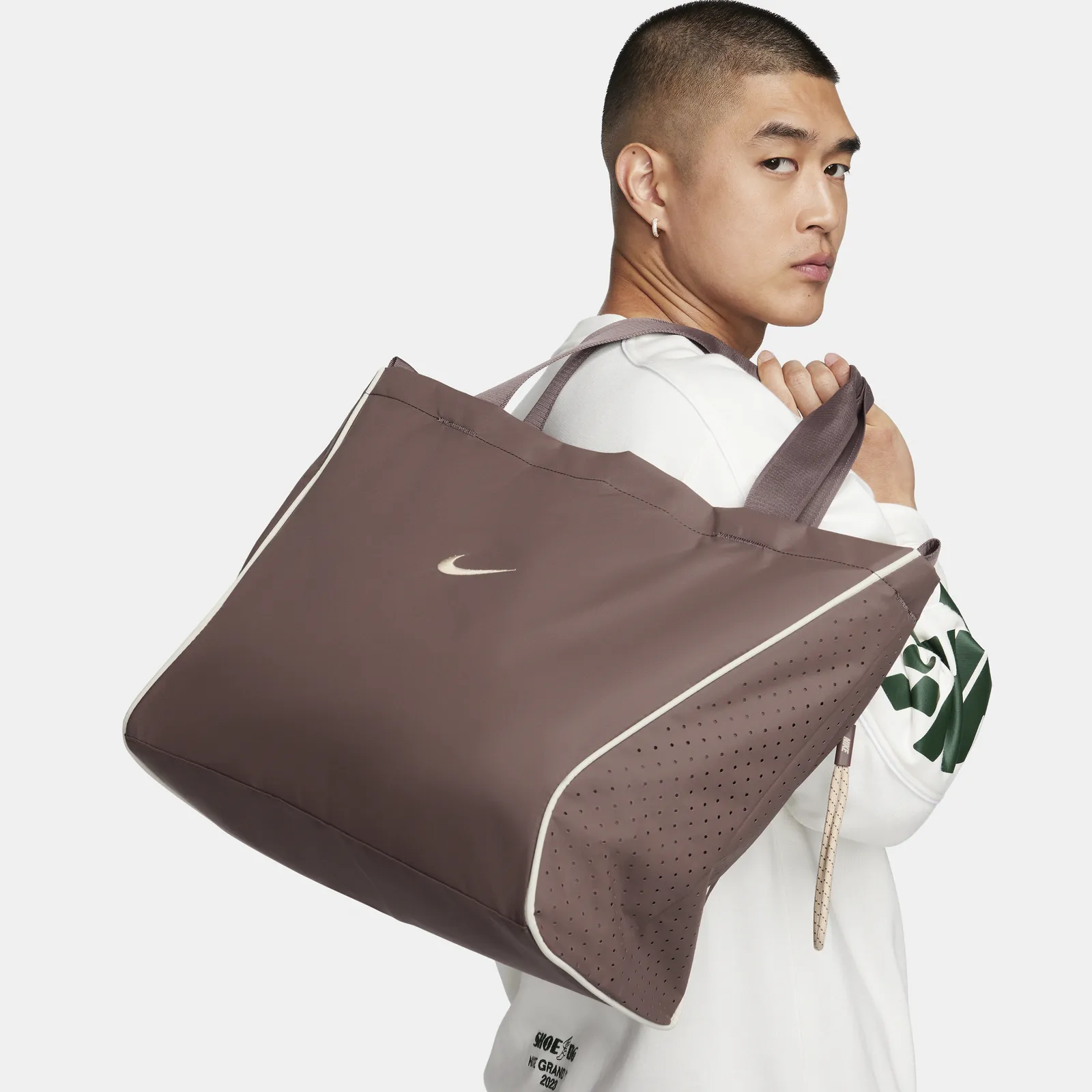 Nike Sportswear Essentials Tote Bag 26 l